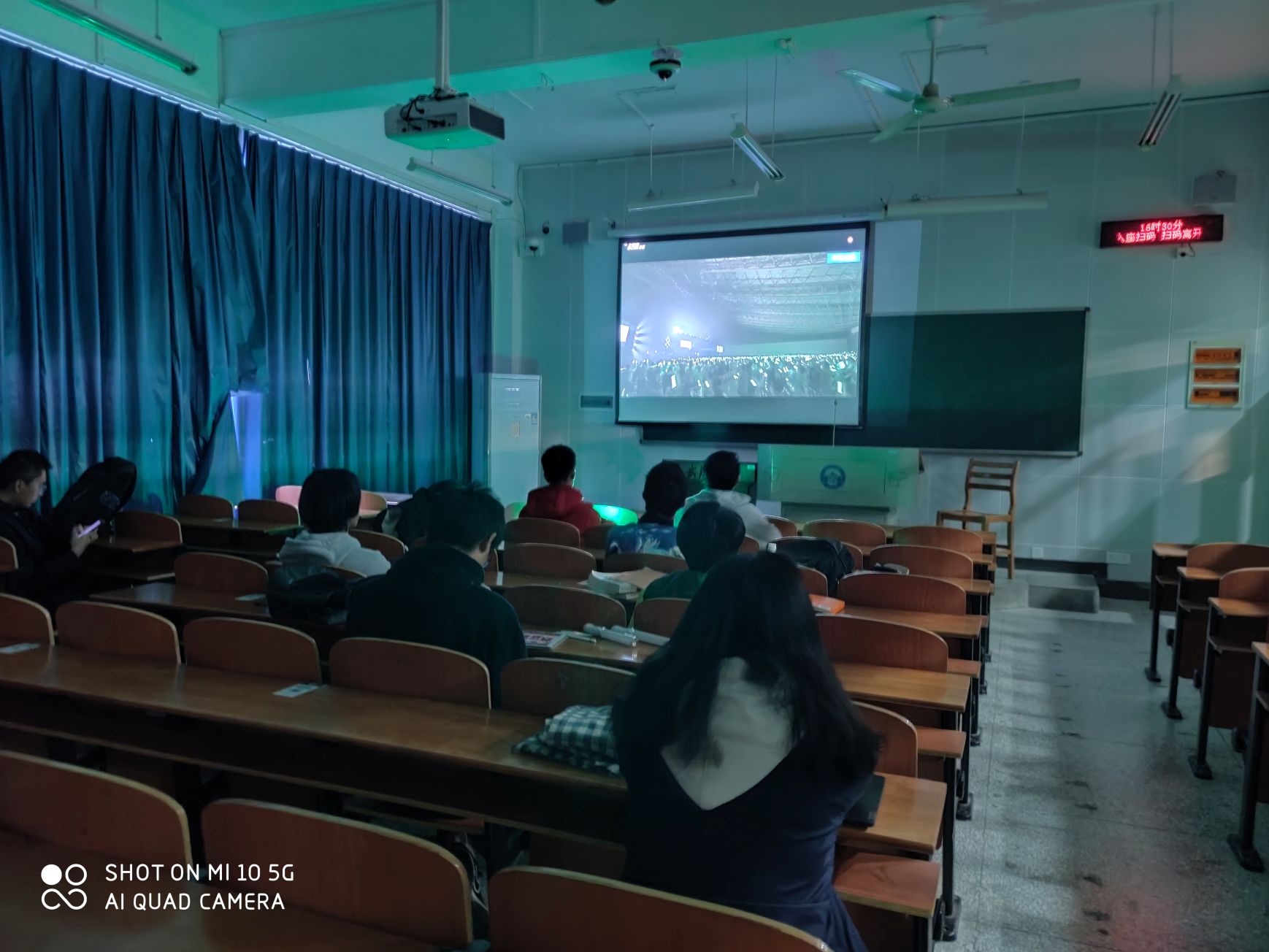 MAGICAL MIRAI 2021 观看中1